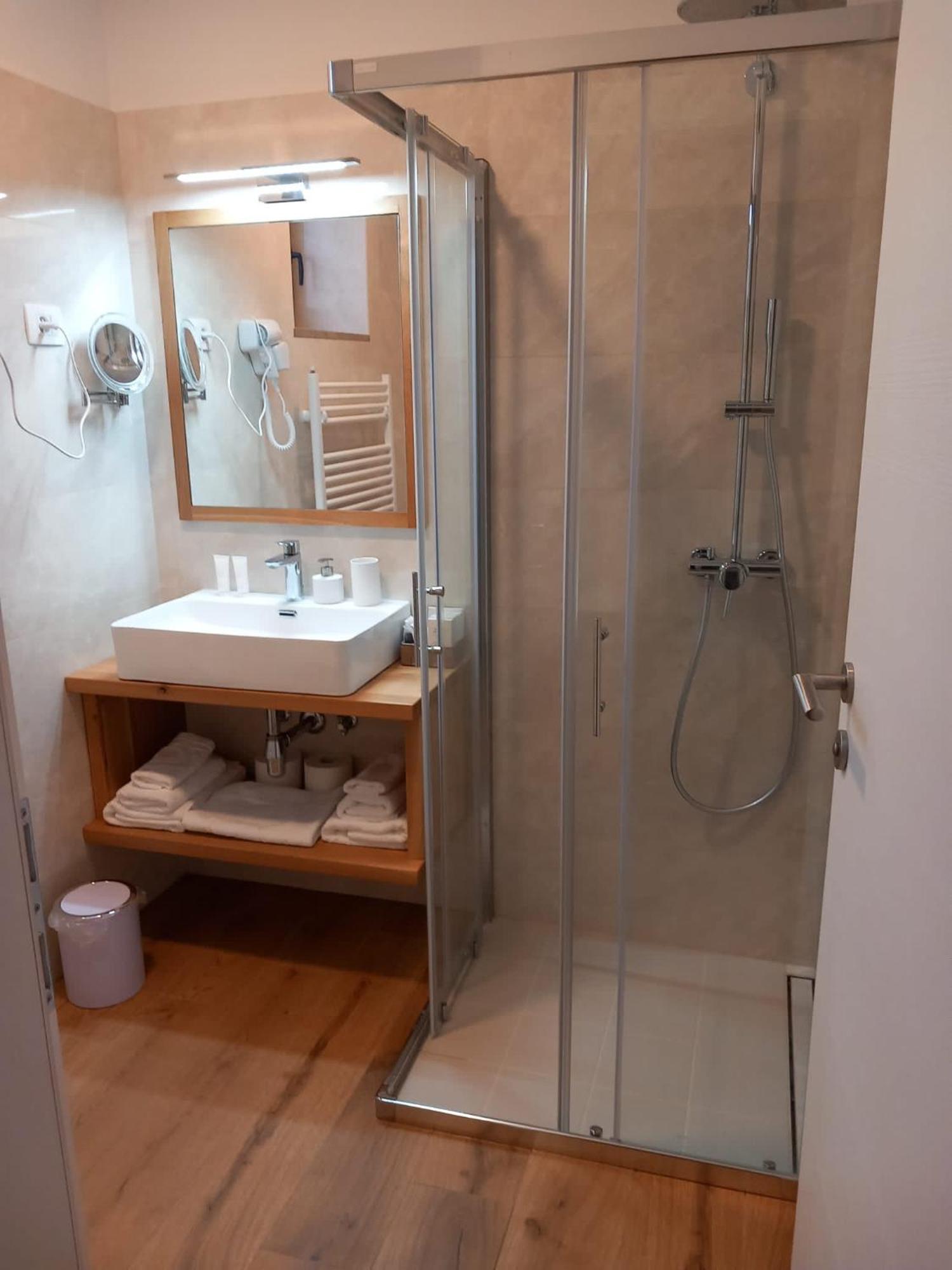 Hotel G House à Dutovlje Extérieur photo